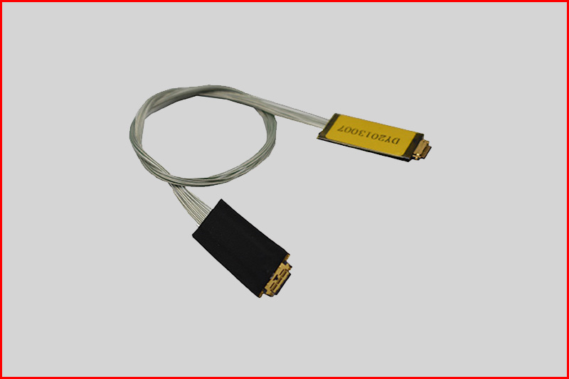 I-PEX 20633-210T-01S 极细同轴电缆
